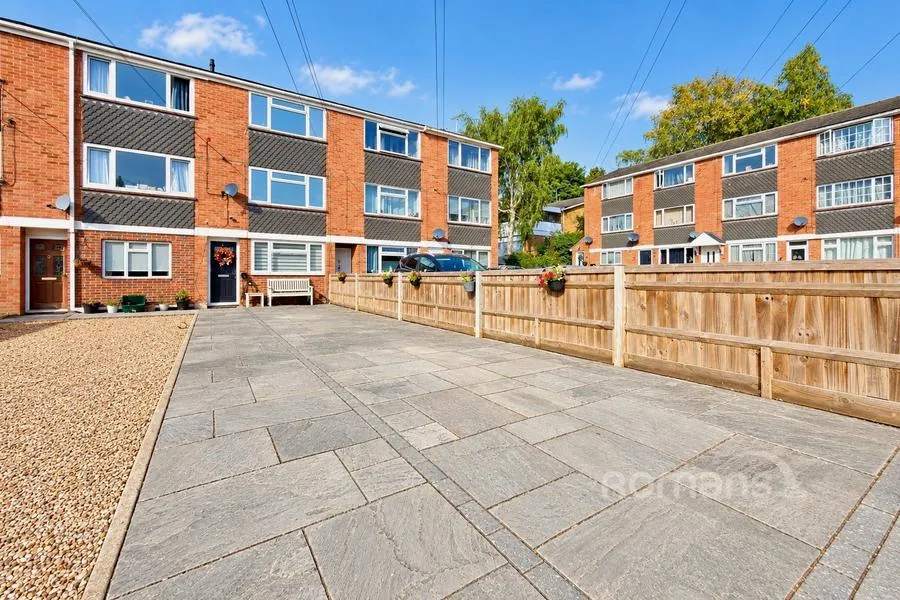 4 bed house for sale, Warren Close, Sandhurst, GU47