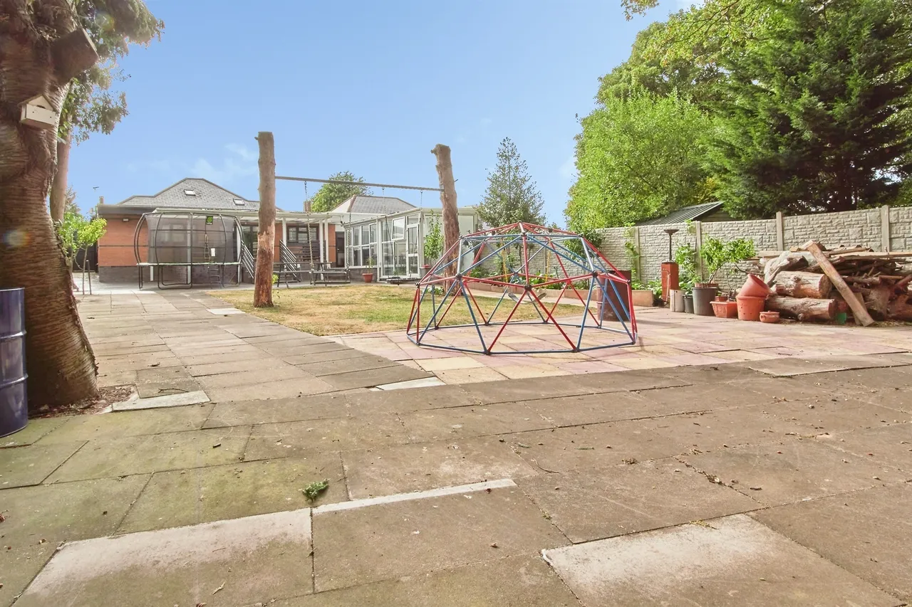 Devonshire Drive, West Bromwich, B71, photo 16