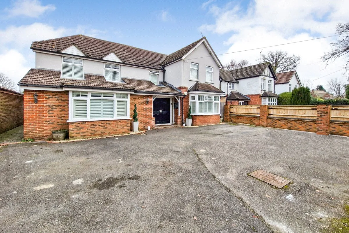 5 bed house for sale — Coleford Bridge Road, Mytchett, Camberley, Surrey, GU16 6DZ