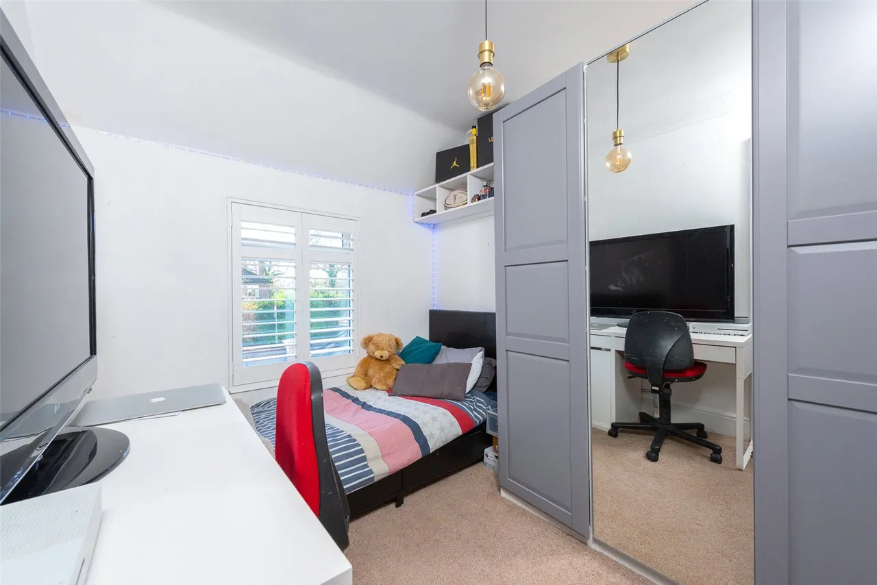 Coleford Bridge Road, Mytchett, Camberley, Surrey, GU16 6DZ, photo 17