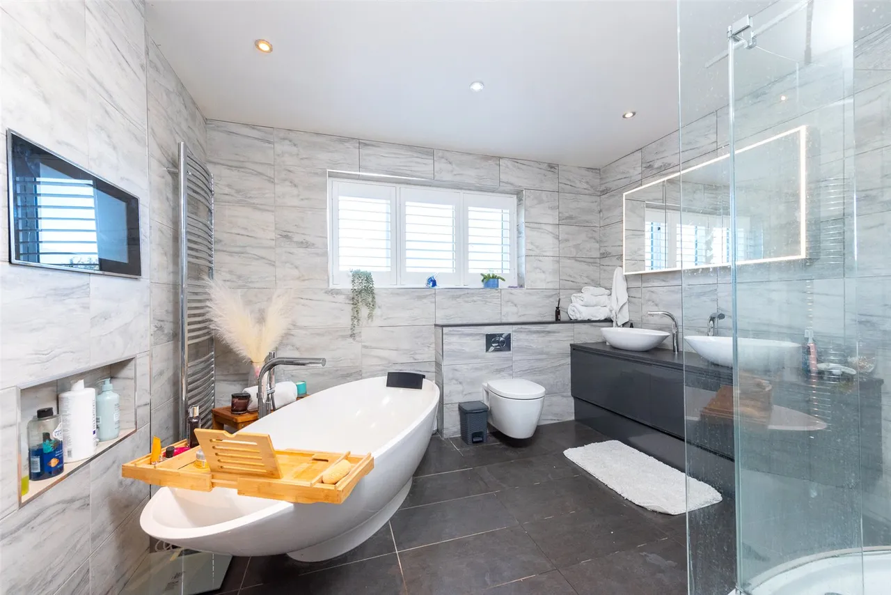 Coleford Bridge Road, Mytchett, Camberley, Surrey, GU16 6DZ, photo 9