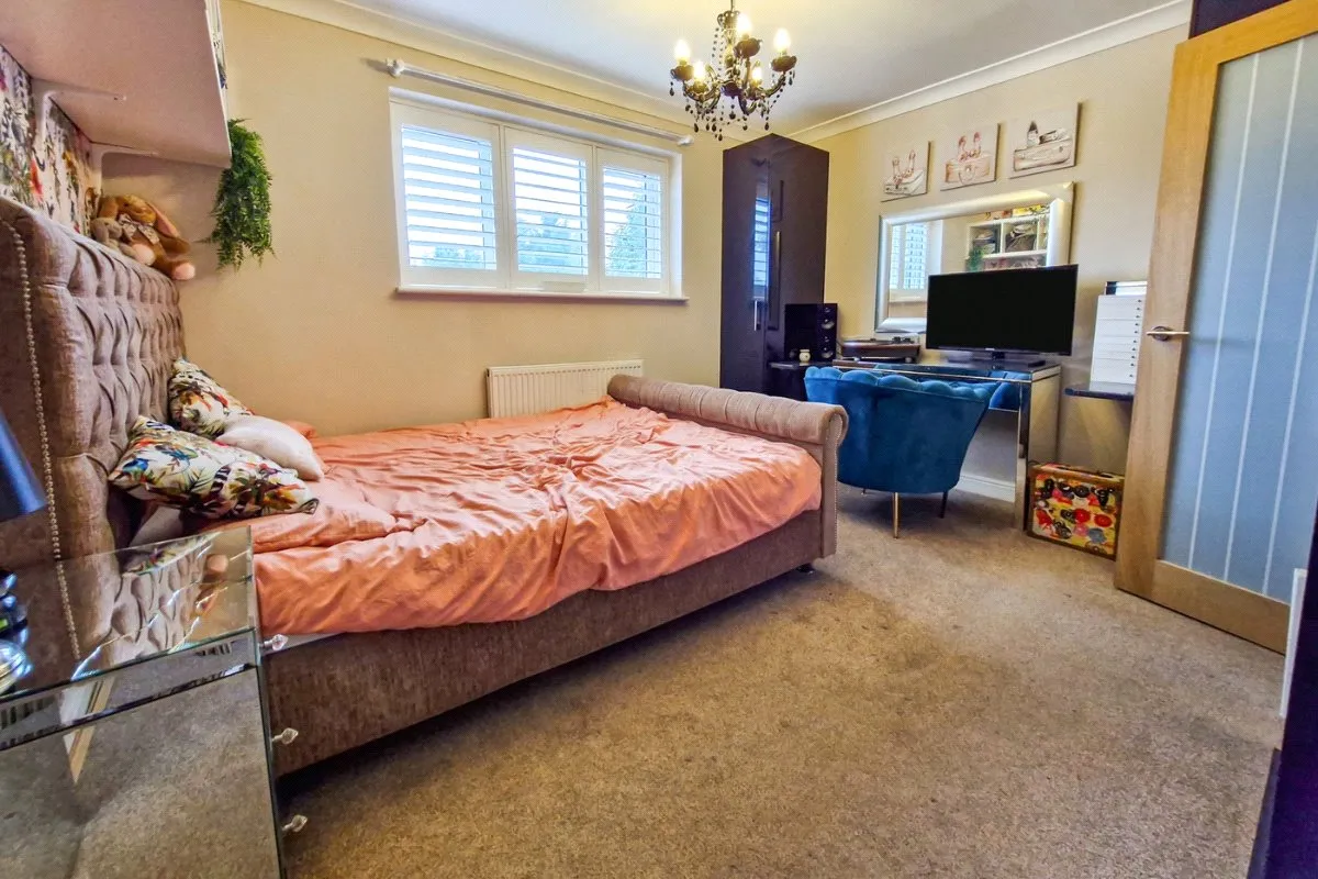 Coleford Bridge Road, Mytchett, Camberley, Surrey, GU16 6DZ, photo 16