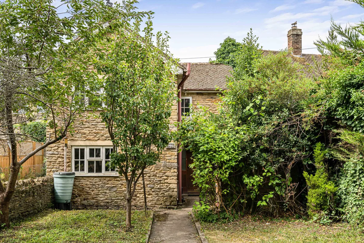 2 bed house for sale, The Green, Bletchingdon