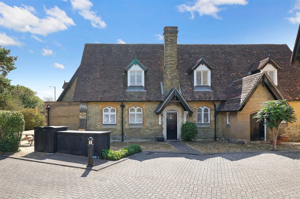 Warrenne Way, Reigate, RH2, photo 2