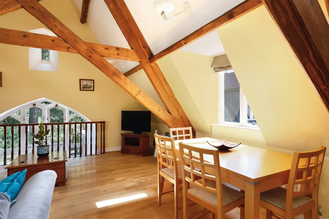 2 bed property for sale, Warrenne Way, Reigate, RH2