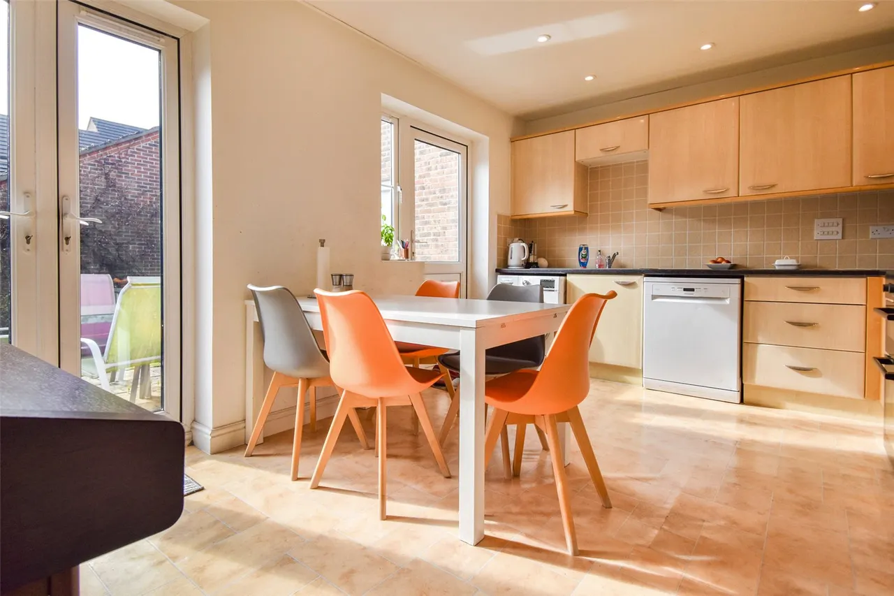 Woodland Walk, Aldershot, Hampshire, GU12 4FF, photo 4