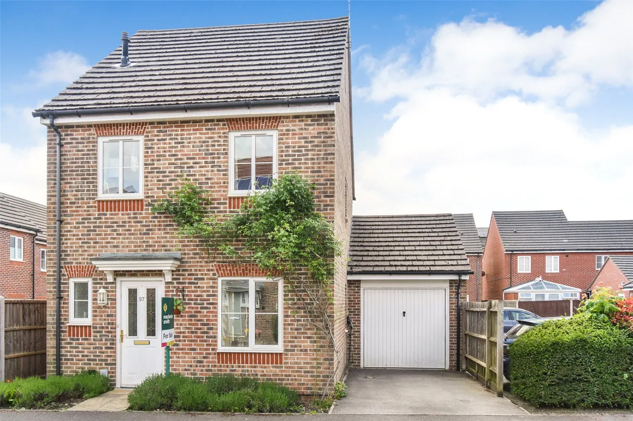 3 bed house for sale — Woodland Walk, Aldershot, Hampshire, GU12 4FF