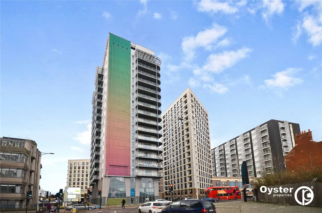 1 bed flat to rent, Ilford Hill, Icon Building, IG1