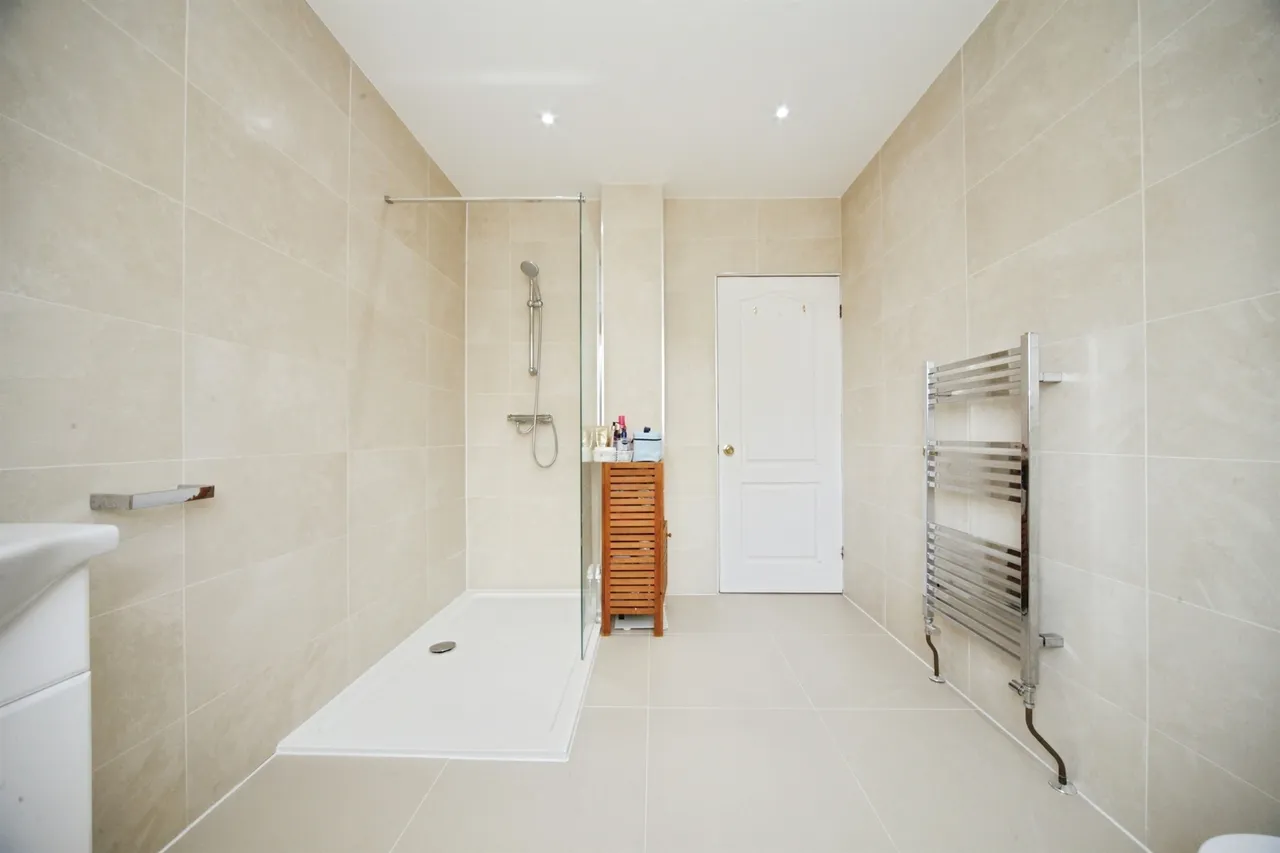 Crawley Green Road, Luton, LU2, photo 9