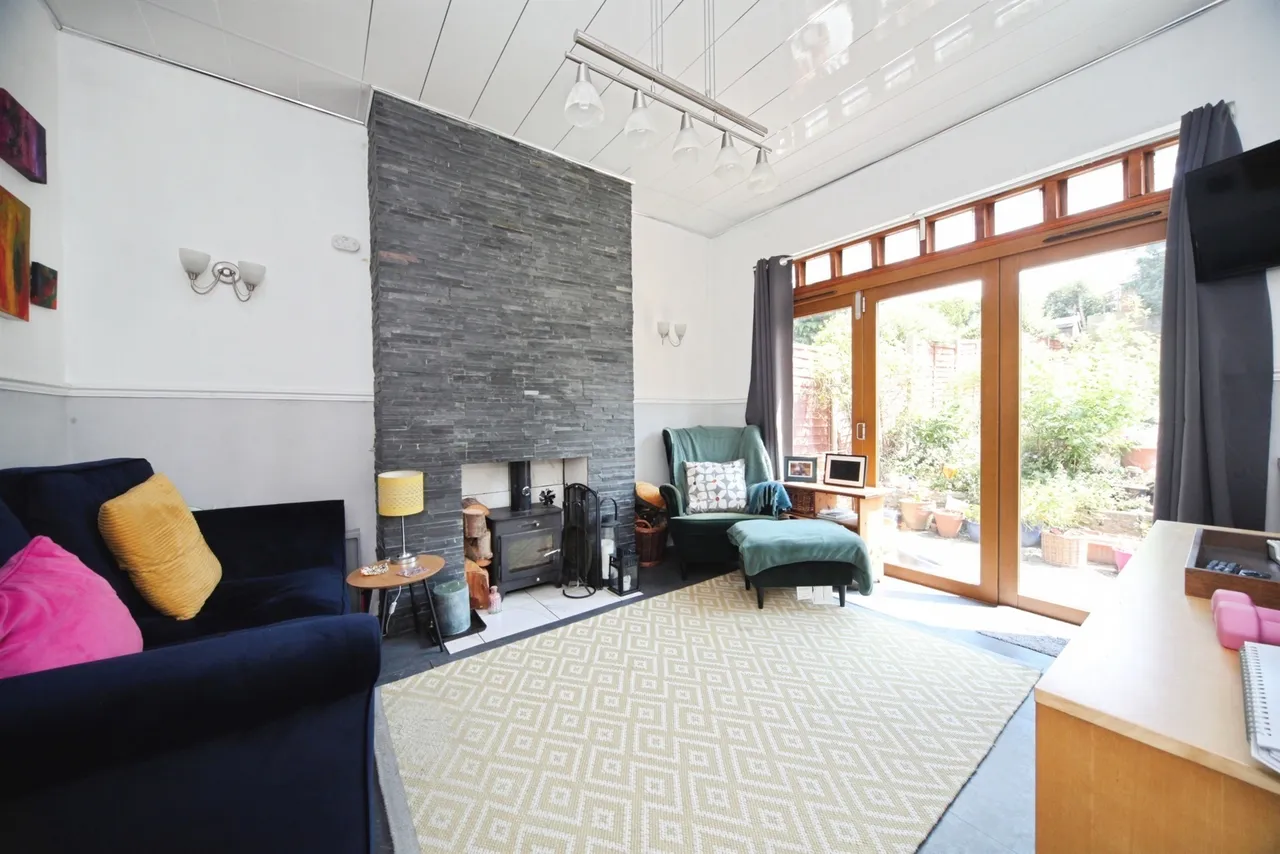 Crawley Green Road, Luton, LU2, photo 2