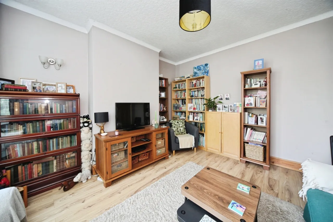 Crawley Green Road, Luton, LU2, photo 3