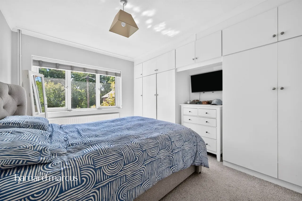 Collier Close, Epsom, KT19, photo 3