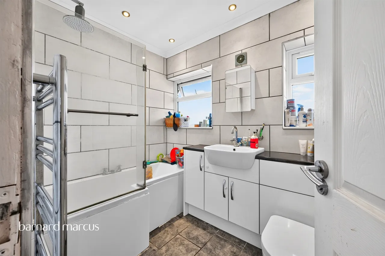 Collier Close, Epsom, KT19, photo 10
