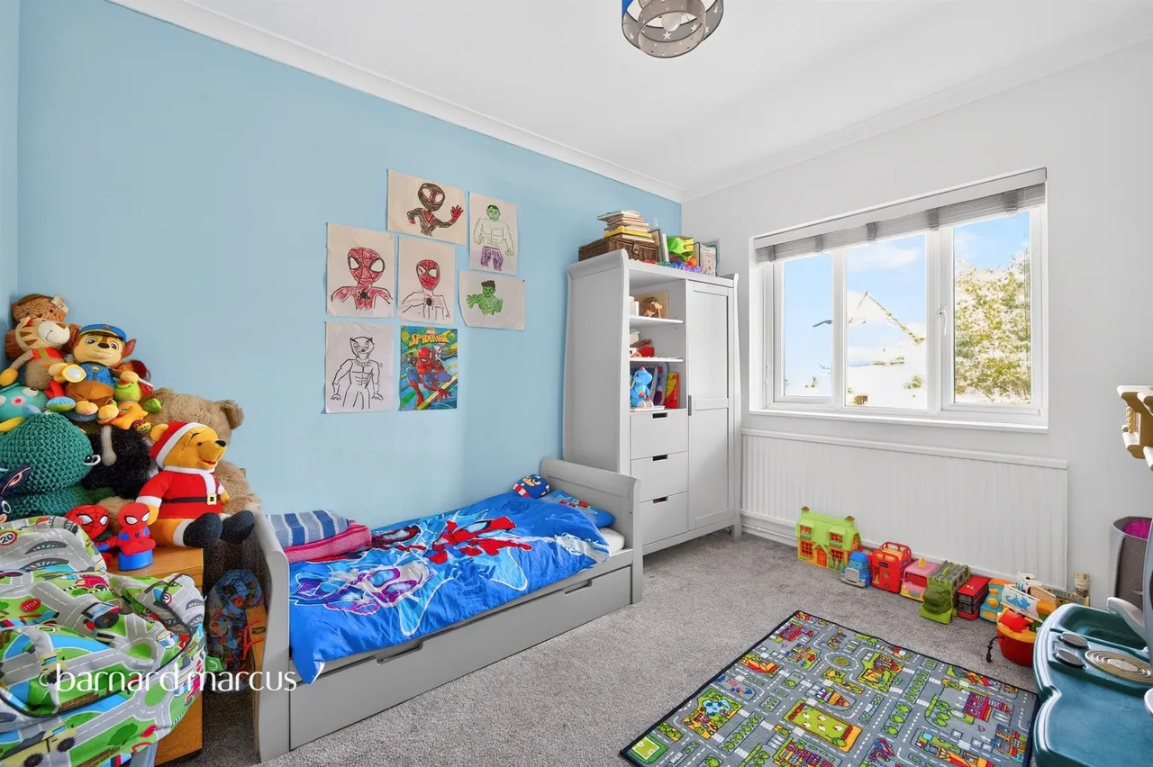 Collier Close, Epsom, KT19, photo 9