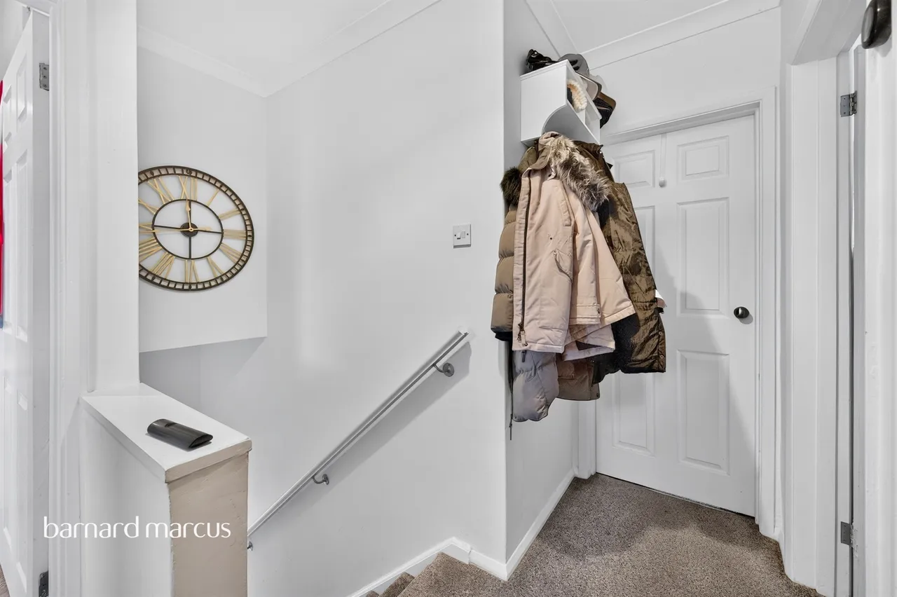 Collier Close, Epsom, KT19, photo 6
