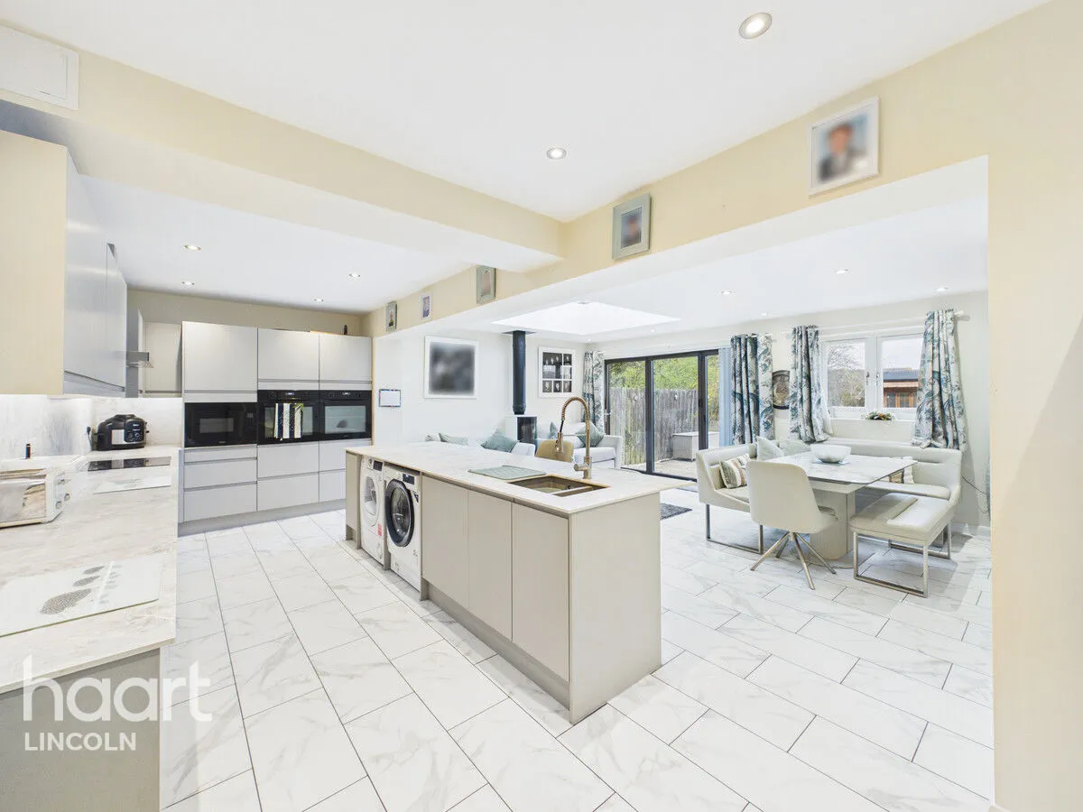 Bunkers Hill, Lincoln, LN2, photo 3