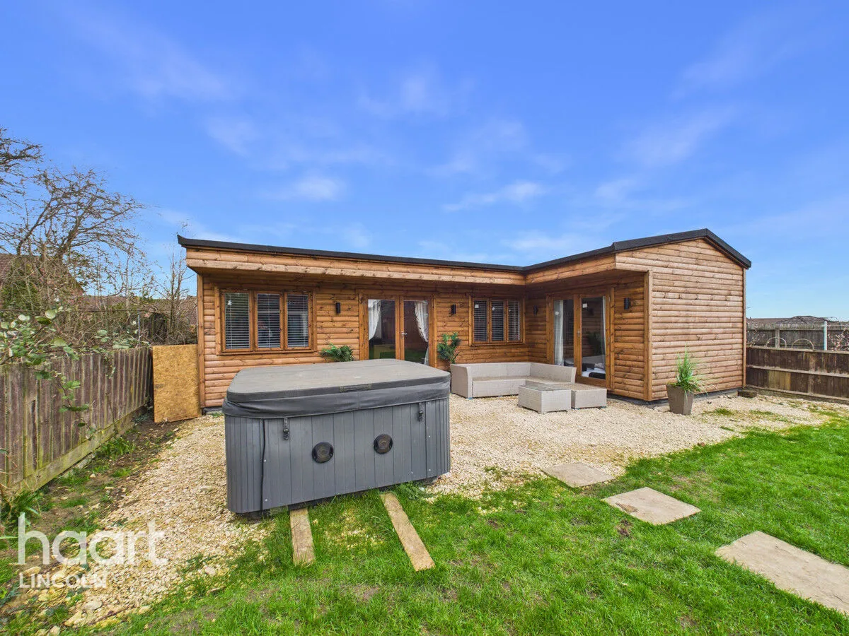 Bunkers Hill, Lincoln, LN2, photo 29