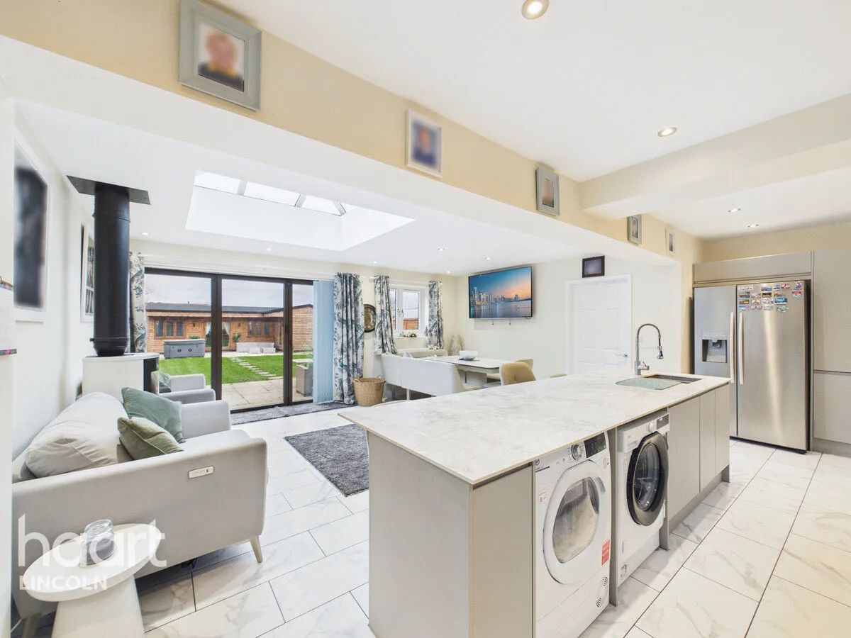 Bunkers Hill, Lincoln, LN2, photo 6