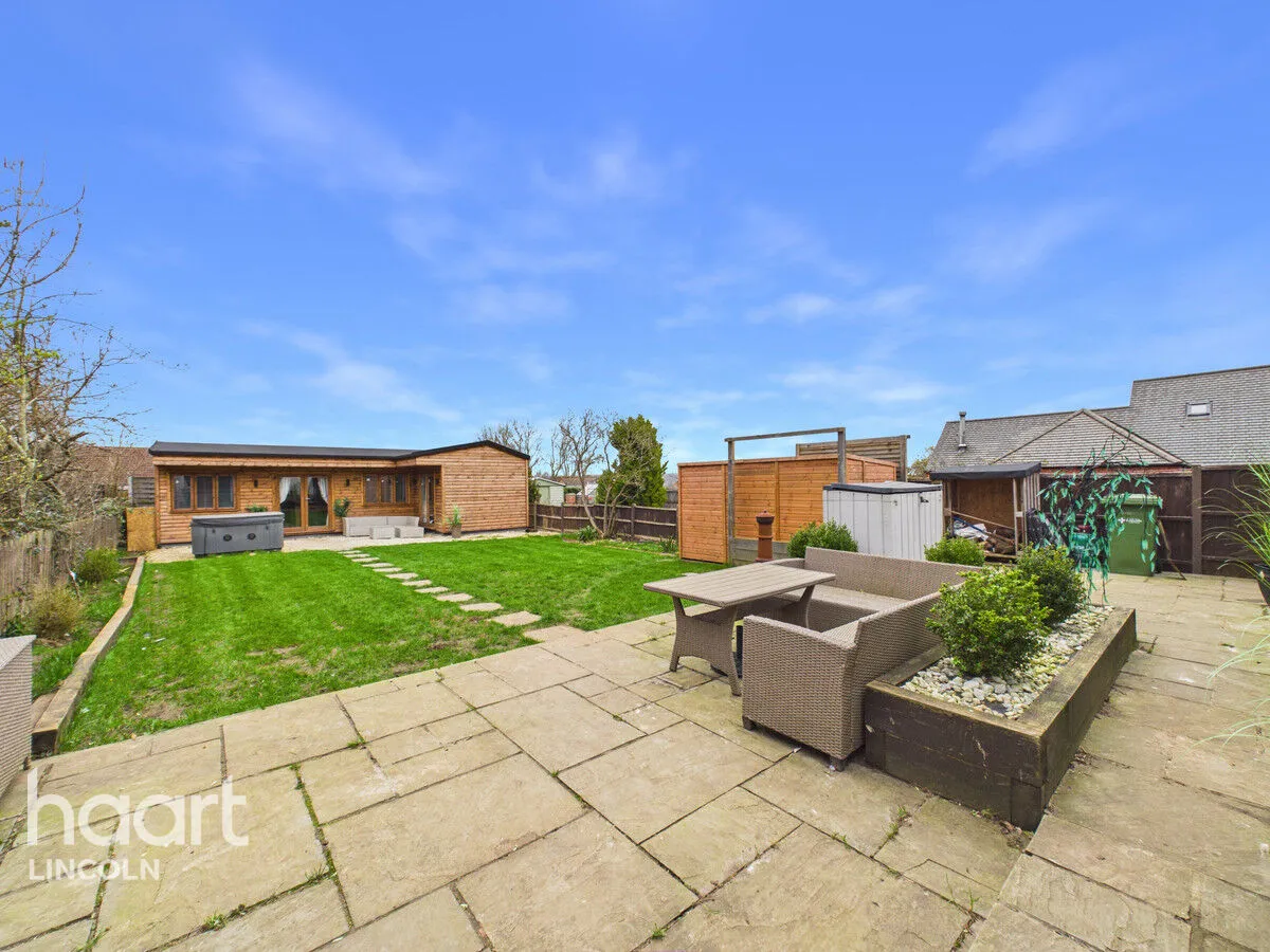 Bunkers Hill, Lincoln, LN2, photo 26