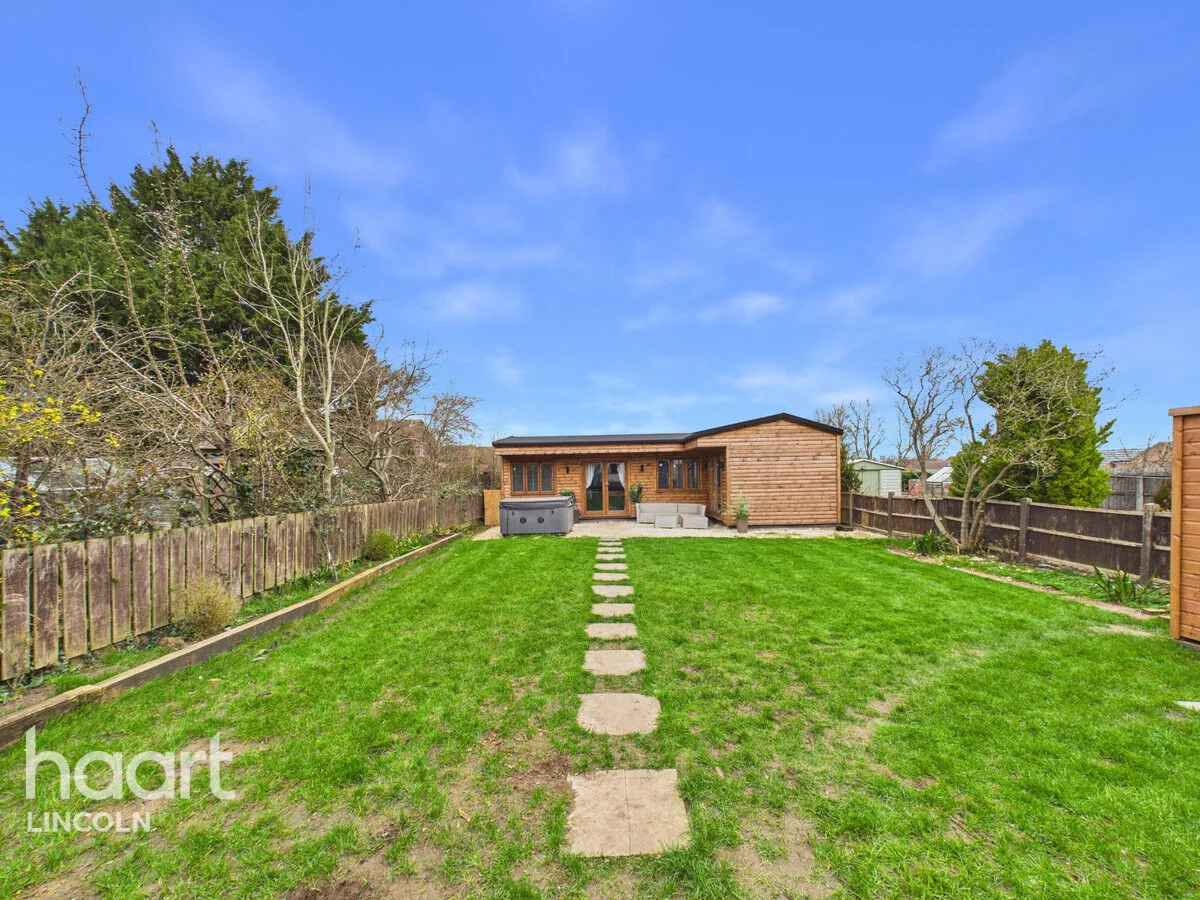 Bunkers Hill, Lincoln, LN2, photo 27
