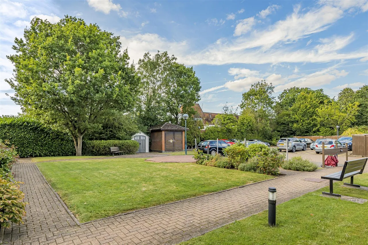 Furzehill Road, Borehamwood, WD6, photo 12