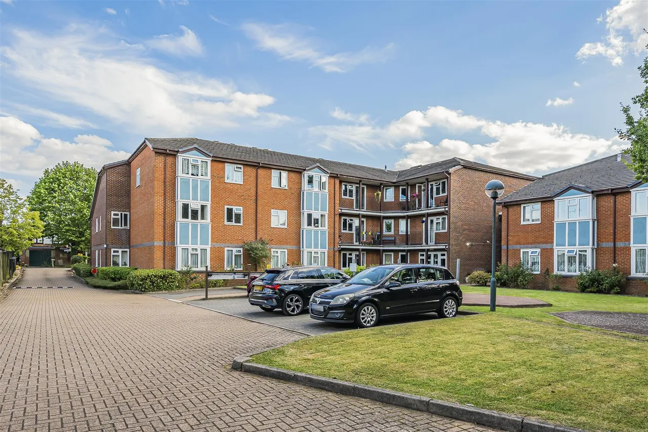 Furzehill Road, Borehamwood, WD6, photo 11