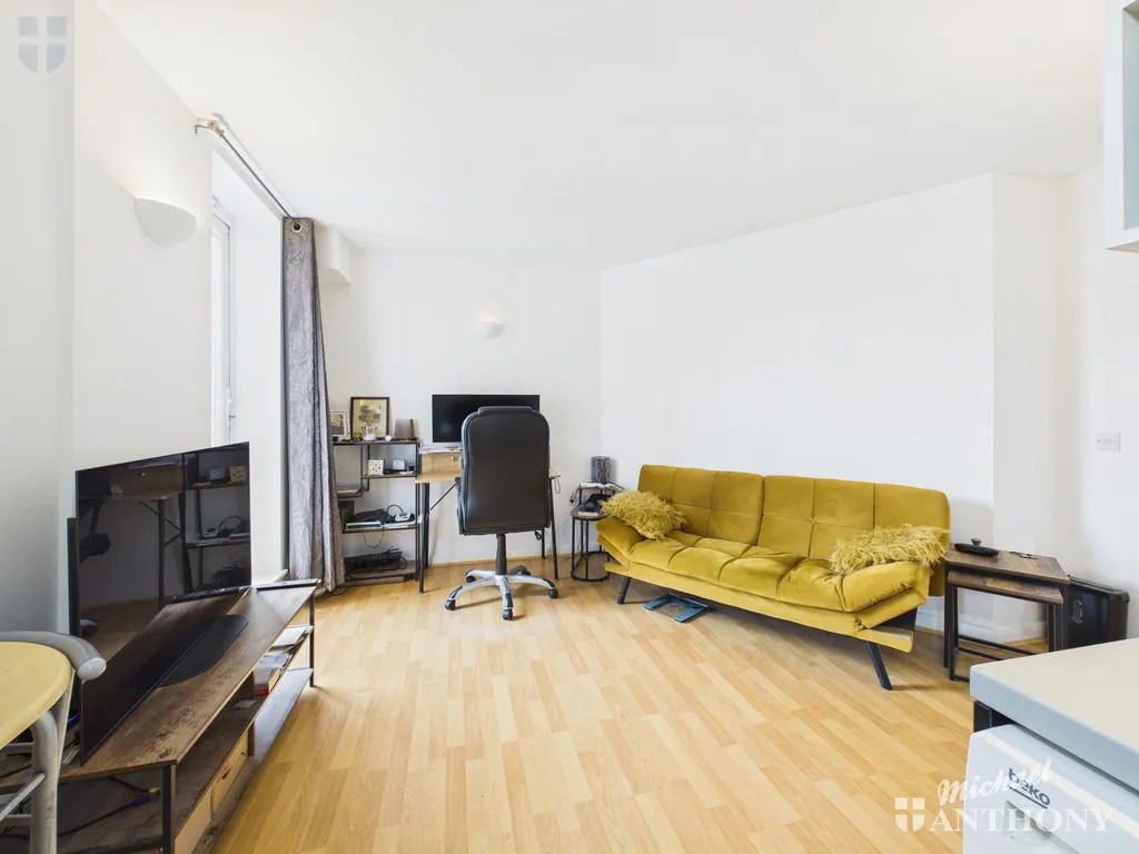 Flagstones, Aylesbury, 5 Granville Place, HP20 2JS, photo 9