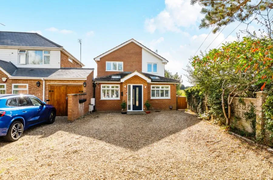 4 bed house for sale, Dunstable Road, Caddington, LU1