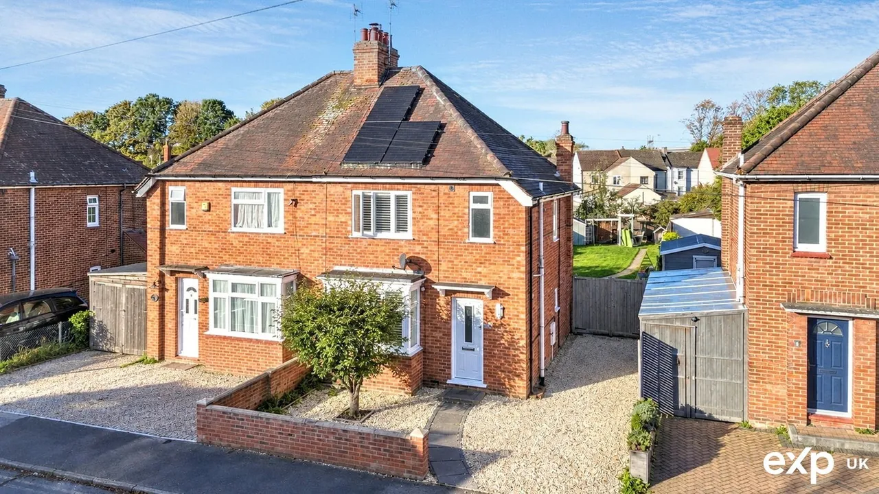3 bed house for sale, Clifford Avenue, Bletchley, MK2