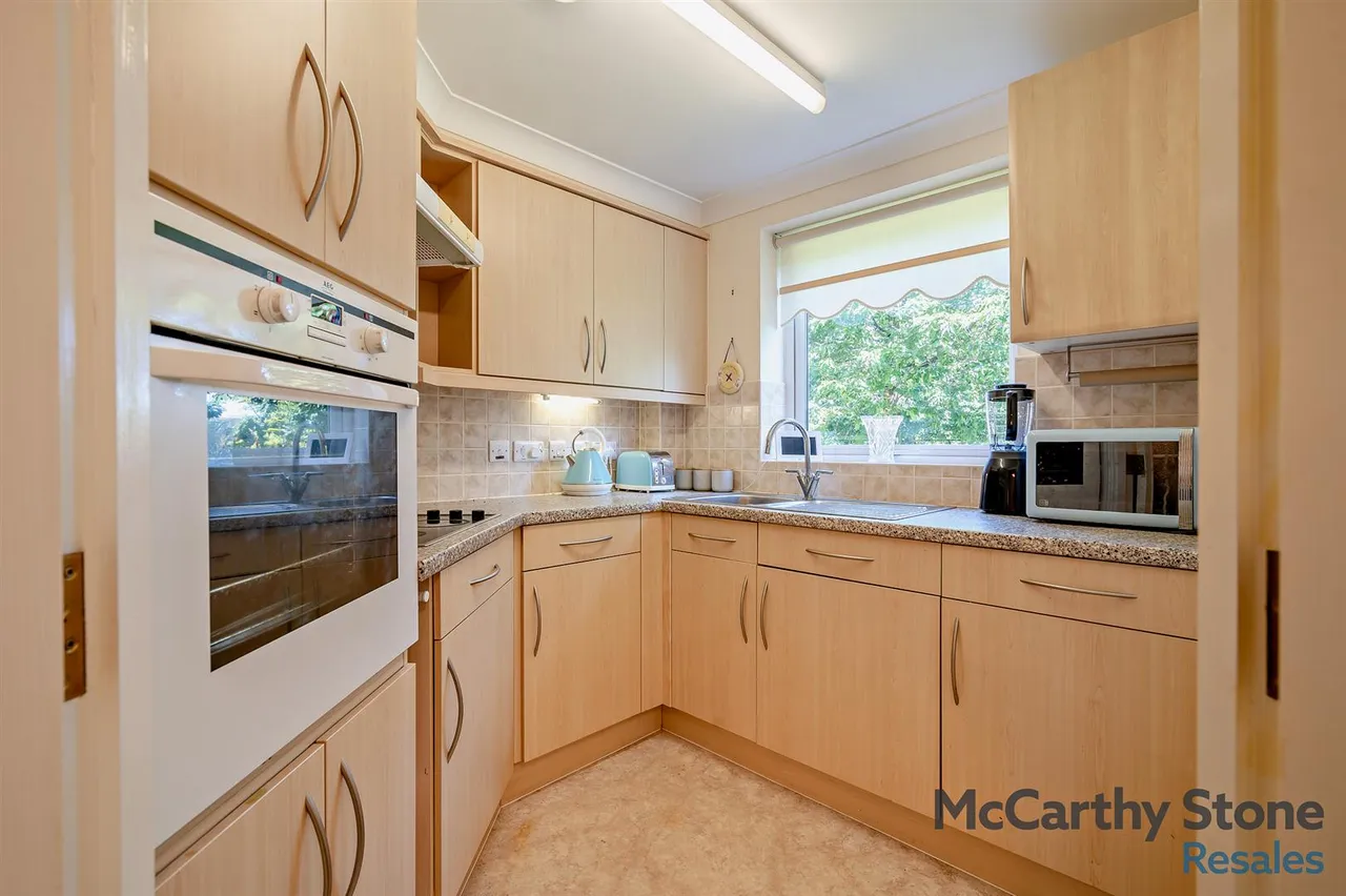 Station Road, Worle, BS22, photo 4