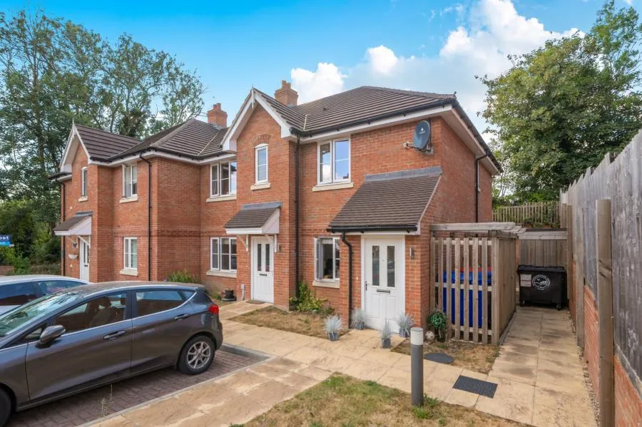 2 bed flat for sale, Fearney Field Close, Chesham, HP5