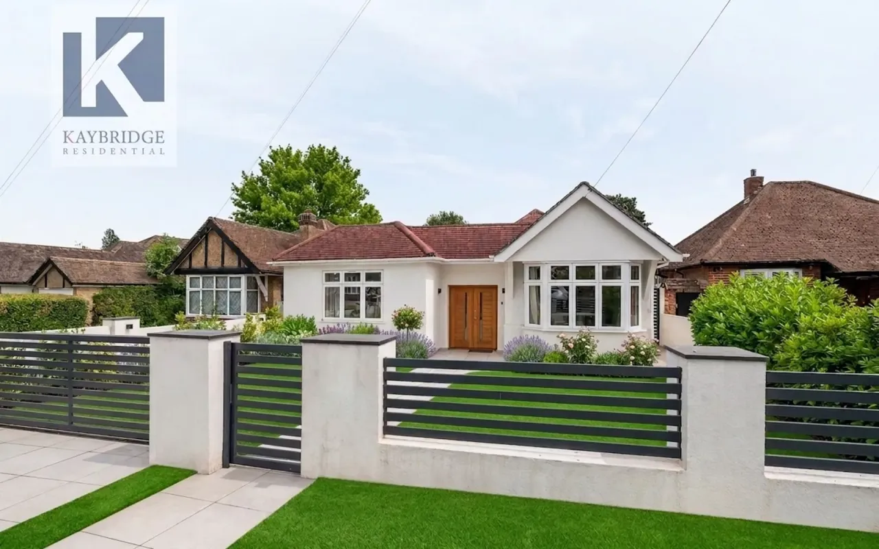 3 bed house for sale — The Warren, Worcester Park, KT4