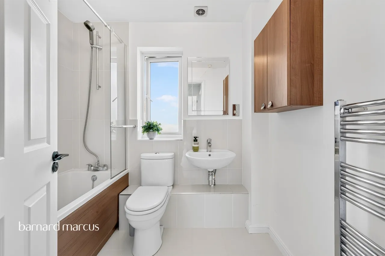 Farriers Road, Epsom, KT17, photo 10