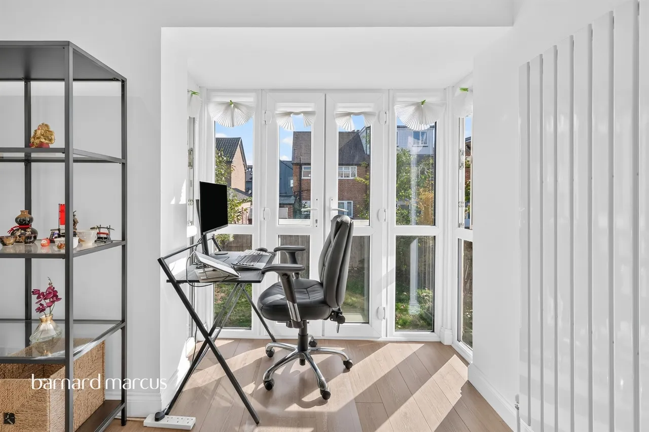 Farriers Road, Epsom, KT17, photo 6
