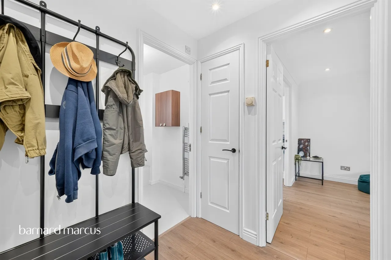 Farriers Road, Epsom, KT17, photo 7