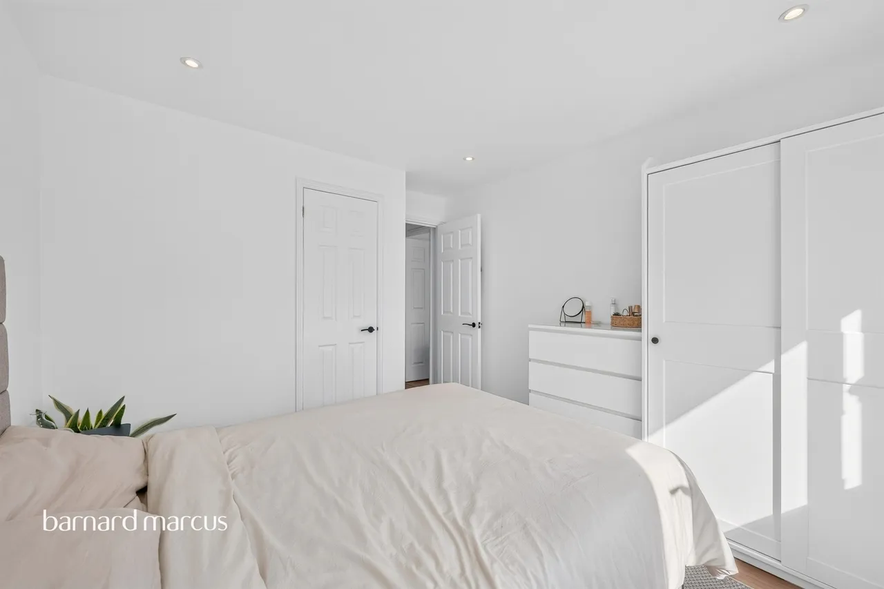 Farriers Road, Epsom, KT17, photo 9