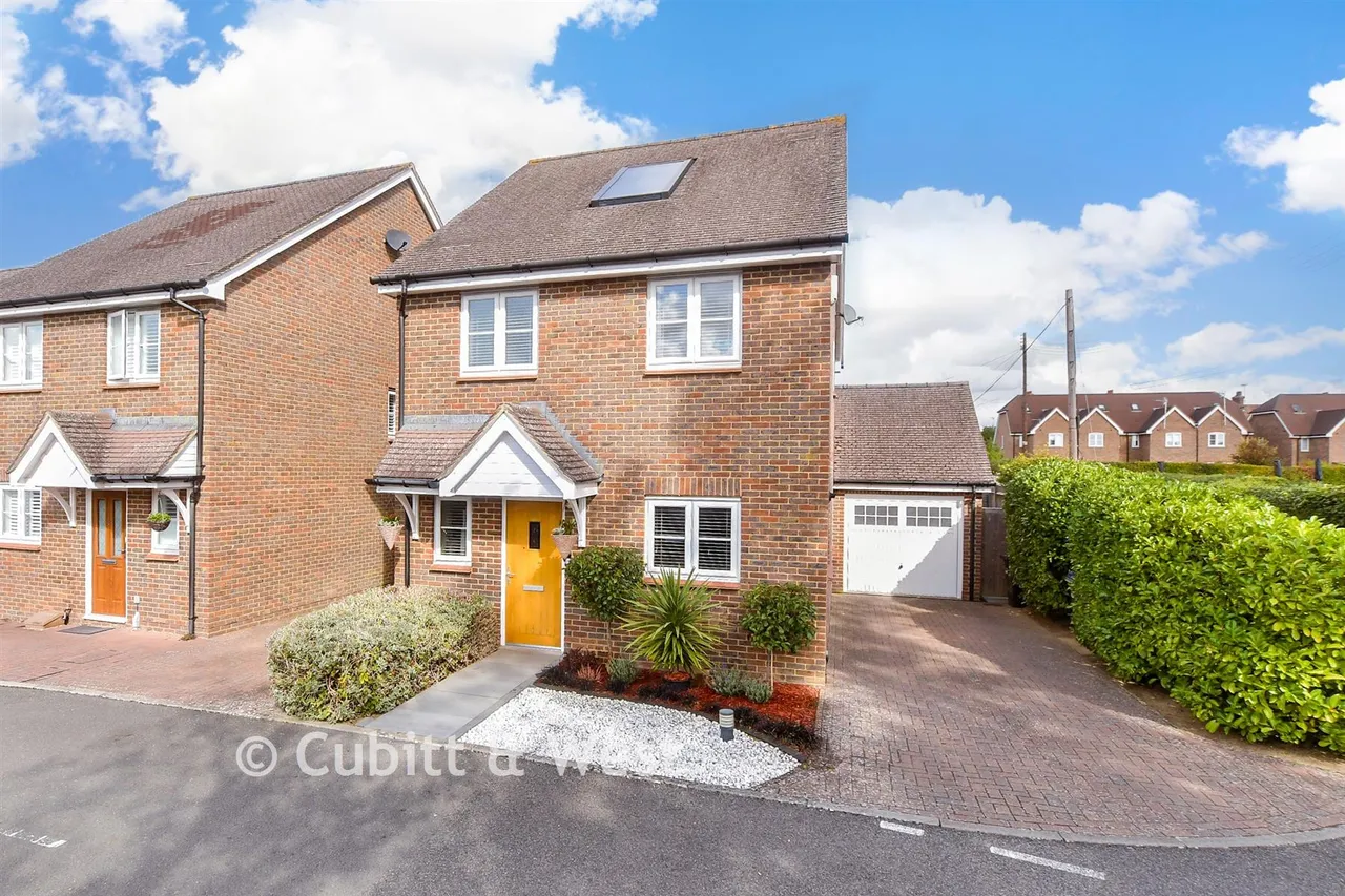 3 bed house for sale, Westhill Close, Burgess Hill, RH15