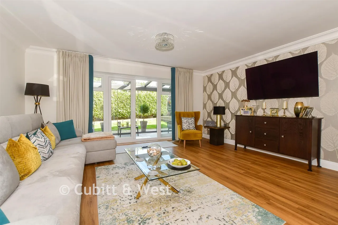 Westhill Close, Burgess Hill, RH15, photo 2
