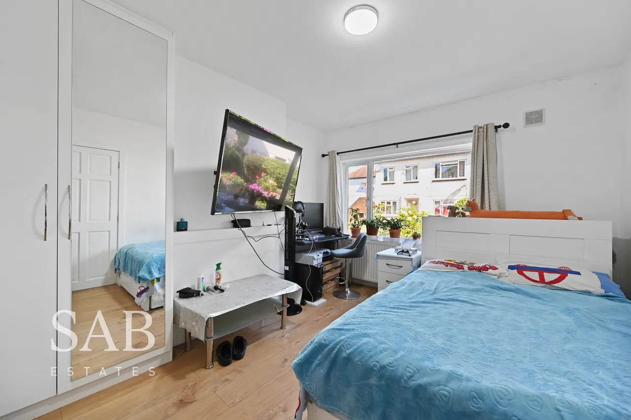 Greenway Gardens, Greenford, UB6, photo 5