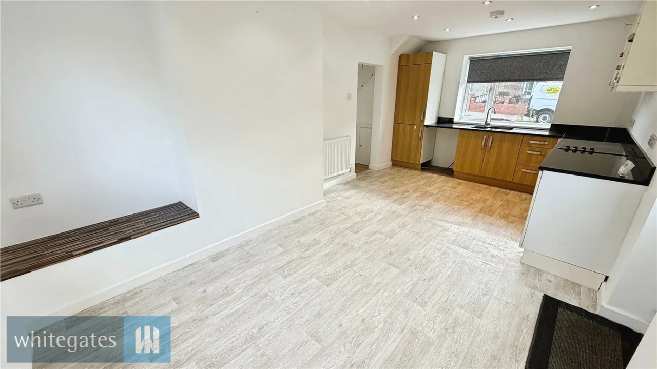 South Crescent, Dodworth, S75, photo 14