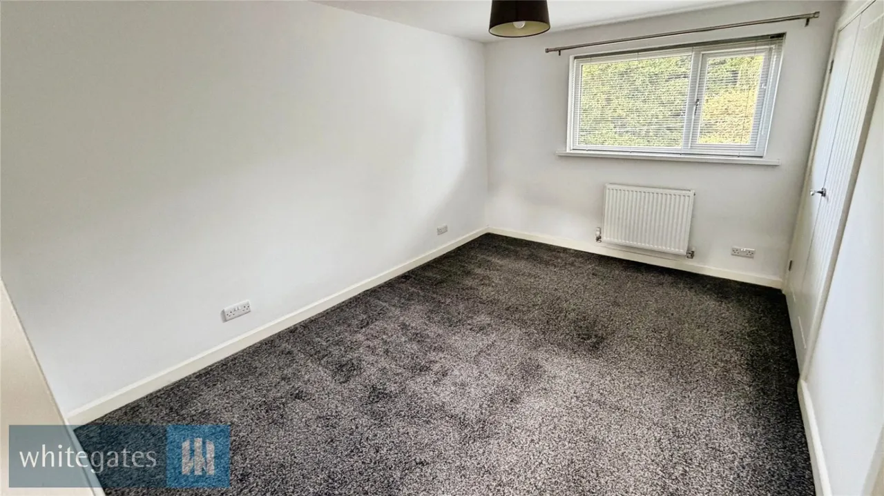 South Crescent, Dodworth, S75, photo 10