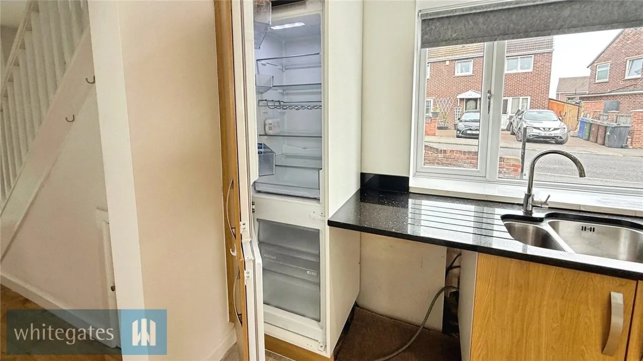 South Crescent, Dodworth, S75, photo 25