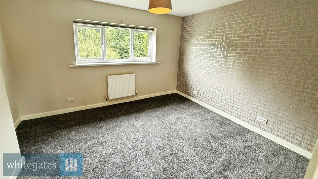 South Crescent, Dodworth, S75, photo 20