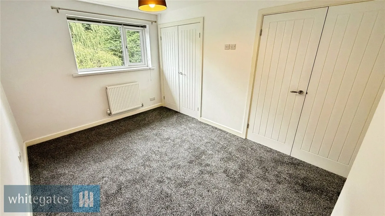 South Crescent, Dodworth, S75, photo 18