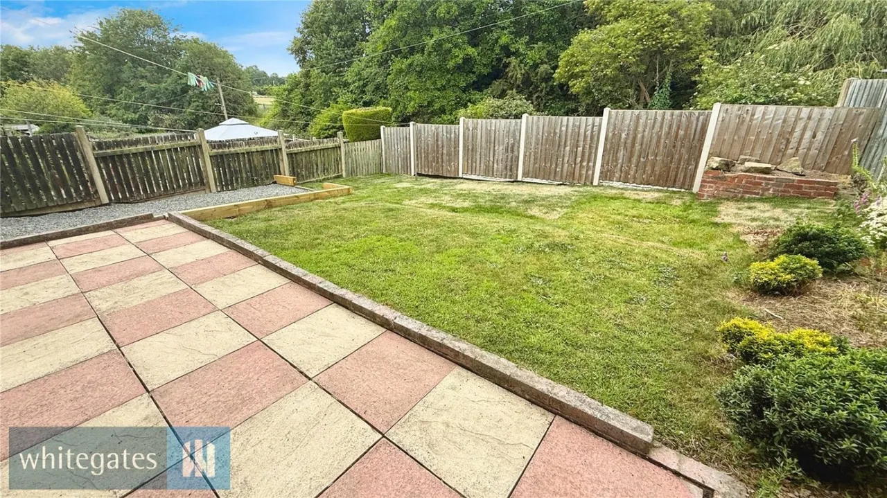 South Crescent, Dodworth, S75, photo 21
