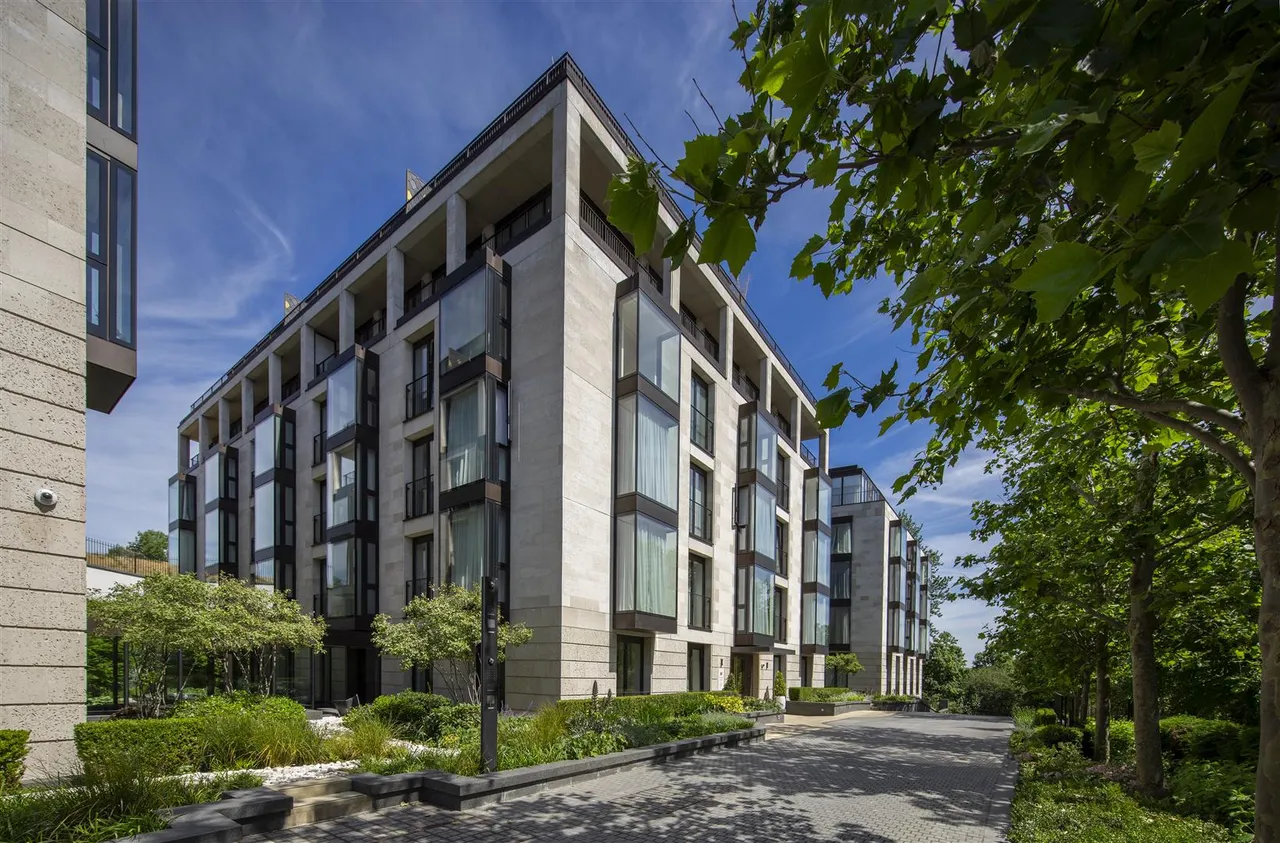 3 bed flat for sale — St Edmund's Terrace, Primrose Hill, NW8