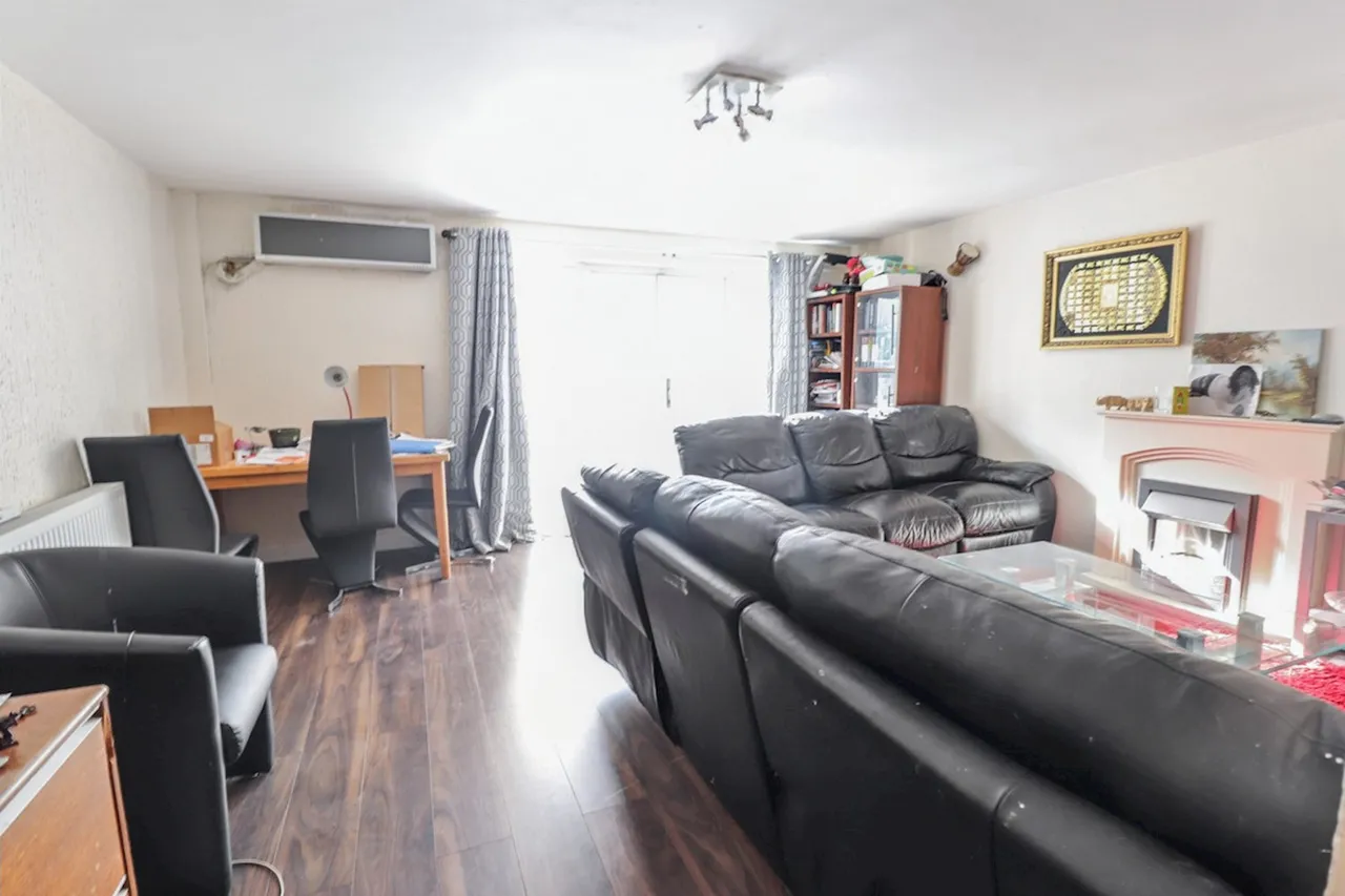 3 bed house for sale, Foxglove Road, South Ockendon, RM15