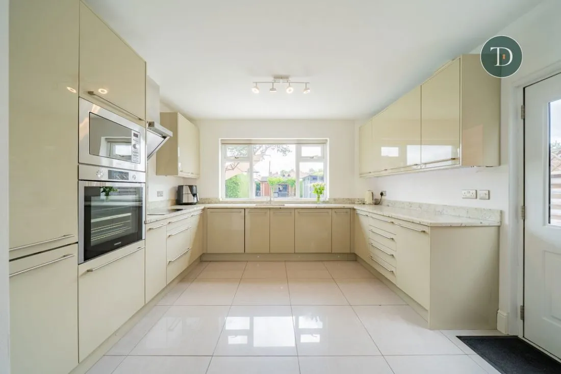 Chester Road, Whitby, CH65 6SB, photo 11