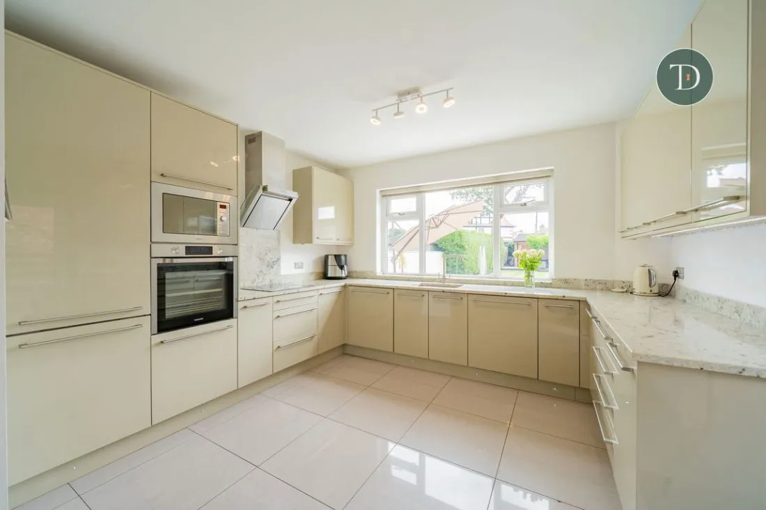 Chester Road, Whitby, CH65 6SB, photo 12