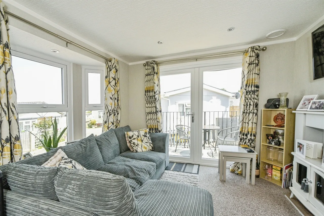 Holders Road, Amesbury, SP4, photo 3